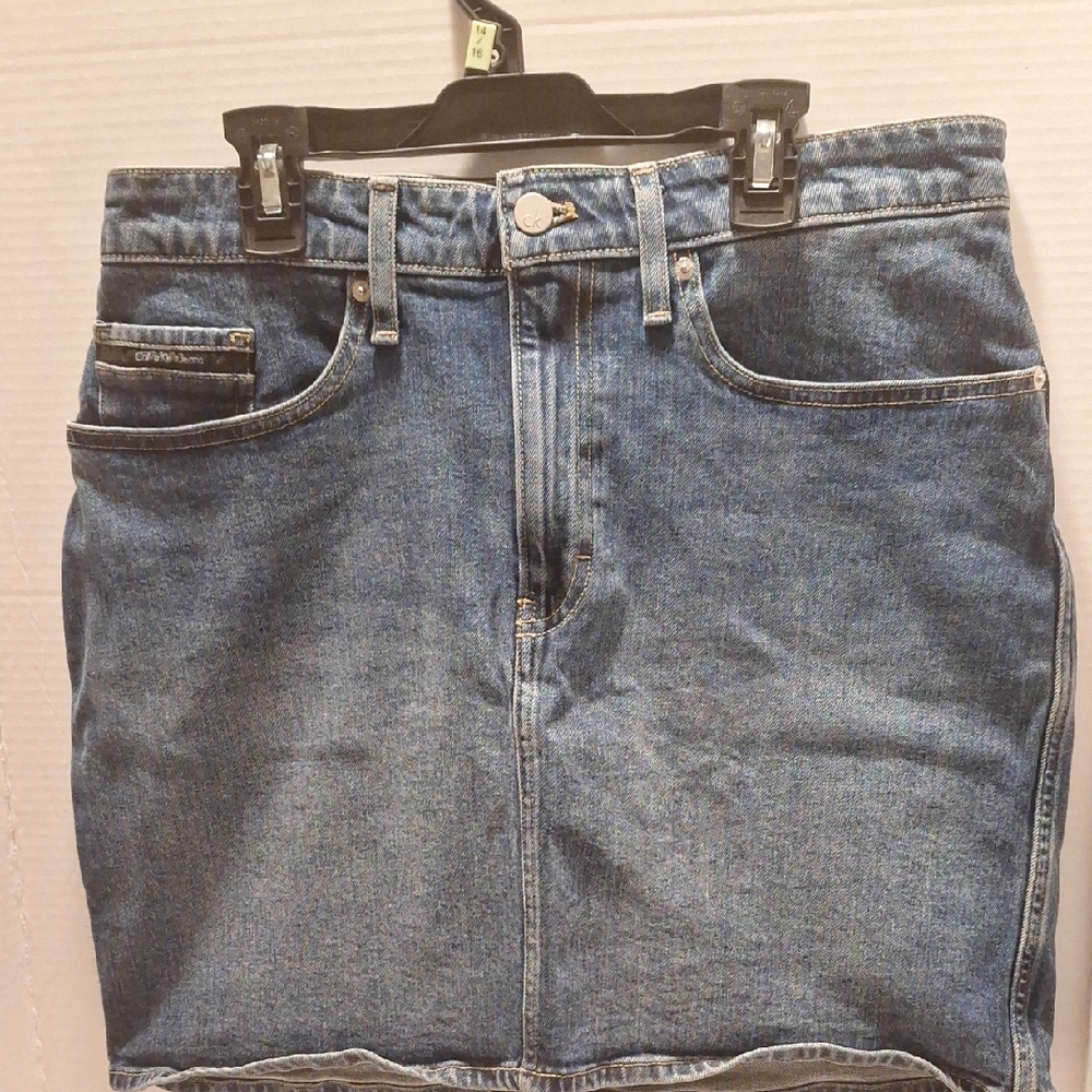 Calvin Klein Blue Denim Skirt. Size 12/31 Womens. Distressed Look. Pockets